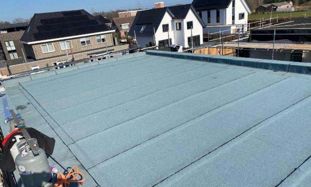 Nieuwe laag bitumen in Meerssen
